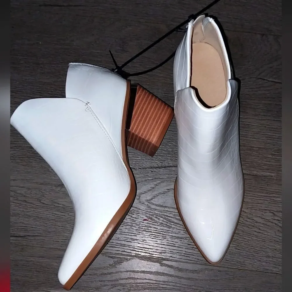 Elegant chunky heel bootie sz 8.5